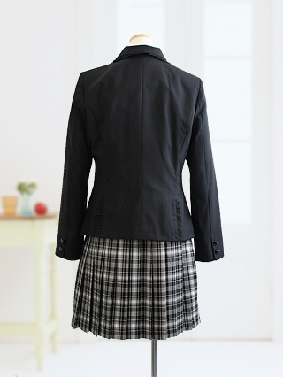 メゾピアノ 大きな白リボンタイブラウスのモノトーンスーツ 160