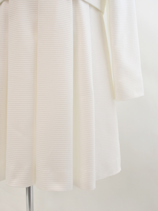 バーバリー 上品で清楚な白のワンピーススーツ 110