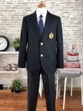 バーバリー 紺ブレザーに青ネクタイのスーツ 150