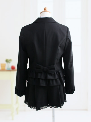 メゾピアノ　黒のキュロットスカートスーツにチェックリボンタイ　160