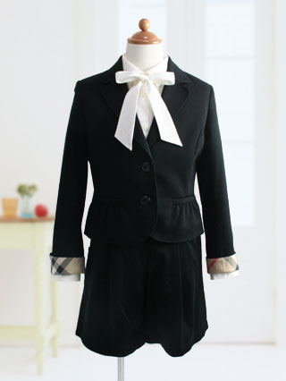 バーバリー　黒のジャケットとキュロットスカートスーツ　150