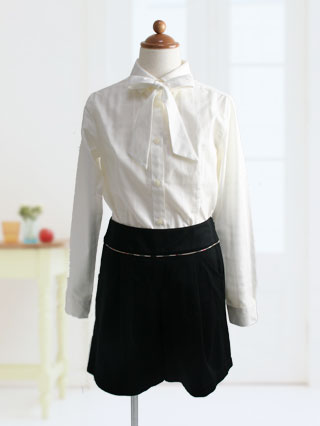 バーバリー　黒のジャケットとキュロットスカートスーツ　150