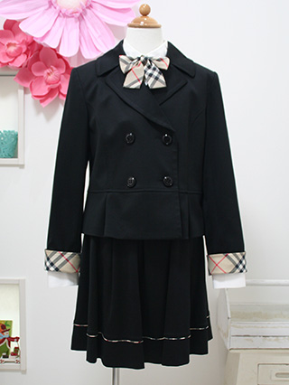 バーバリー　黒の4つボタンジャケットとフレアスカートのスーツ　160