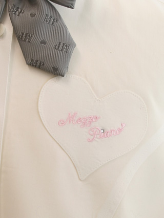 メゾピアノ 紺ブレザーとピンク地スカートのスーツ 150