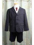 コムサデモード　グレージャケット・紺パンツ・ベストのスーツ　110