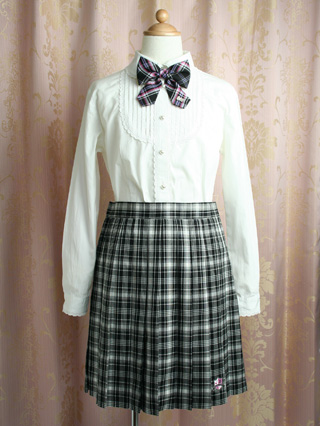 メゾピアノ　黒ジャケットにモノトーンチェックスカートのスーツ　160