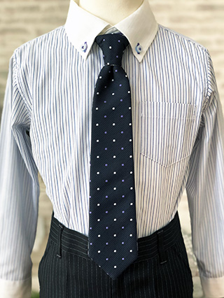 anyFAM　クレリックシャツのピンストライプスーツ　110