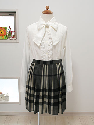 バーバリー　濃グレージャケットとビートチェックスカートスーツ　160