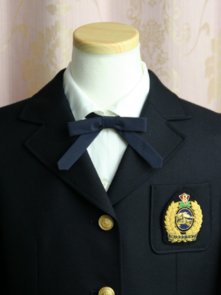 バーバリー　モノトーンのスカートと紺ブレザーのスーツ　120