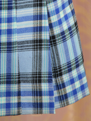 ポンポネット　グレージャケットとベストにネクタイのスーツ　160