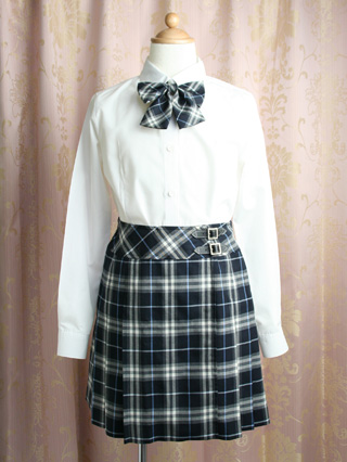 バーバリー　紺ブレザーにブルー系ノバチェック柄スーツ　150