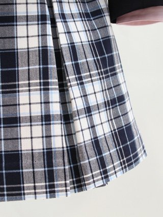 ポンポネット　紺ブレザーにチェック柄スカートのスーツ　150