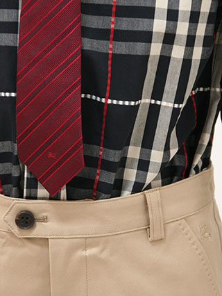 バーバリー　チェック柄シャツのベージュスーツ　120