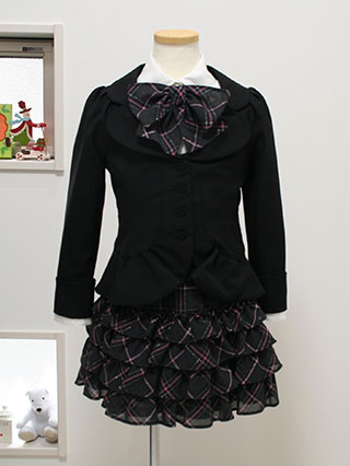 メゾピアノ　黒ジャケットと4段フリルセレモニースーツ　120