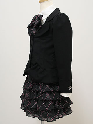 メゾピアノ　黒ジャケットと4段フリルセレモニースーツ　120