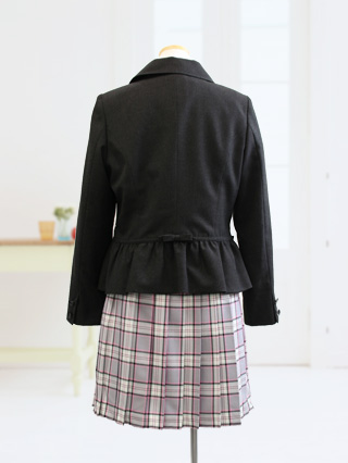 メゾピアノ 黒のジャケットとピンクチェックスカートのスーツ 160