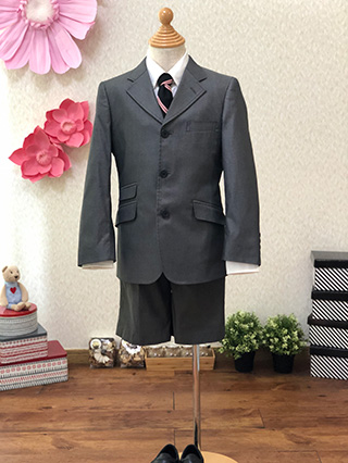 J.PRESS　レジメンタルネクタイとグレーのスーツ　130