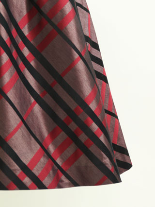 バーバリー 光沢のあるのチェック(赤)の豪華なドレス 150