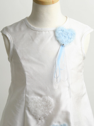 ファミリア　ハートの飾りが素敵な純白ロングドレス　110