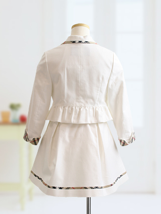 バーバリー 白のジャケットスーツ 120