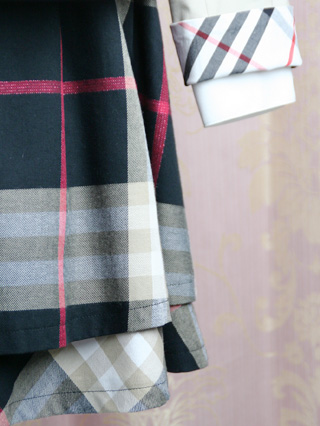 バーバリー　ベージュジャケットとフレアスカートのスーツ　150