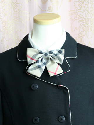 バーバリー　黒のスーツ　ノバチェック柄リボン　130