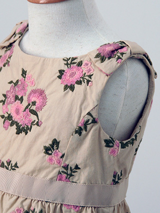 トッカ 花柄刺繍のワンピース 100 / ブランドフォーマル子ども服 