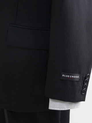 ブルークロス　黒ピンストライプスーツ　160