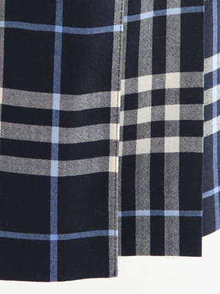 バーバリー　グレーブレザーと青系ノバチェックのスーツ　160