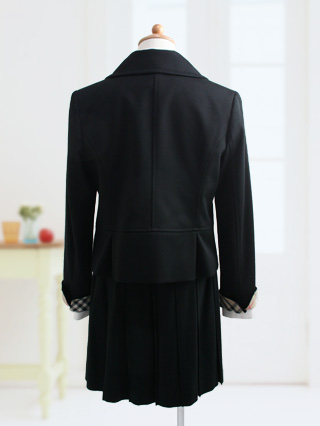 バーバリー　黒ジャケットとノバチェックの4つボタンスーツ　160