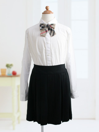 バーバリー　黒ジャケットとノバチェックの4つボタンスーツ　160