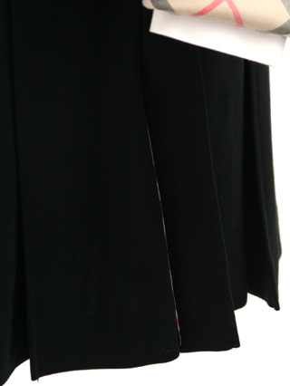 バーバリー　黒ジャケットとノバチェックの4つボタンスーツ　160