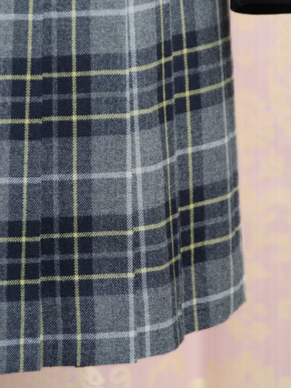 バーバリー　グレー系ノバチェックスカートのスーツ　150