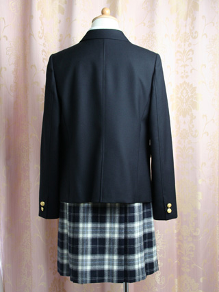バーバリー　ネクタイにノバチェックスカートのスーツ　150