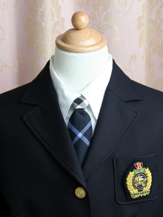 バーバリー　ネクタイにノバチェックスカートのスーツ　150