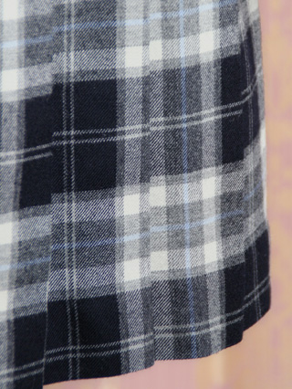 バーバリー　ネクタイにノバチェックスカートのスーツ　150