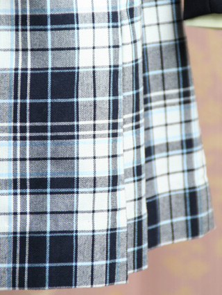 ポンポネット　紺のジャケットにチェック柄スカートのスーツ　160