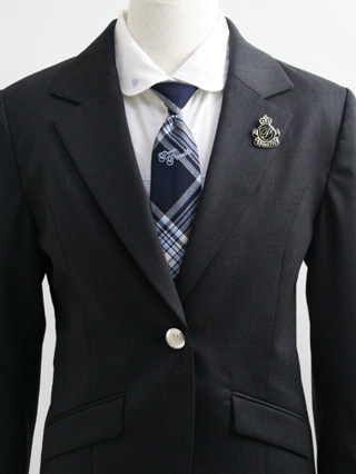 ポンポネット　濃グレージャケットと紺チェックのスーツ　160